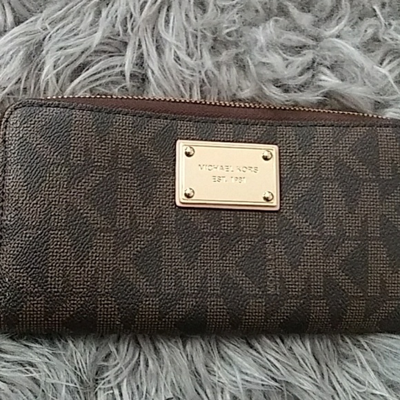 Michael Kors purse and wallet - Picture 8 of 8